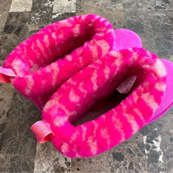 Authentic UGG Fluff Mini Quilted Zebra Boots - Picture 9 of 12